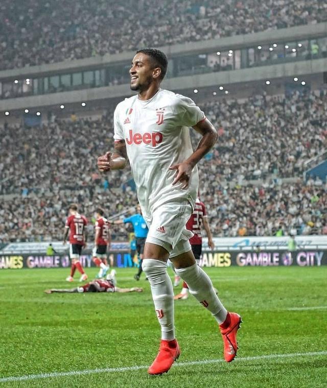 衣室中的影 衣室中的影