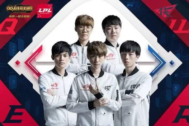 足球场上的 足球场上的