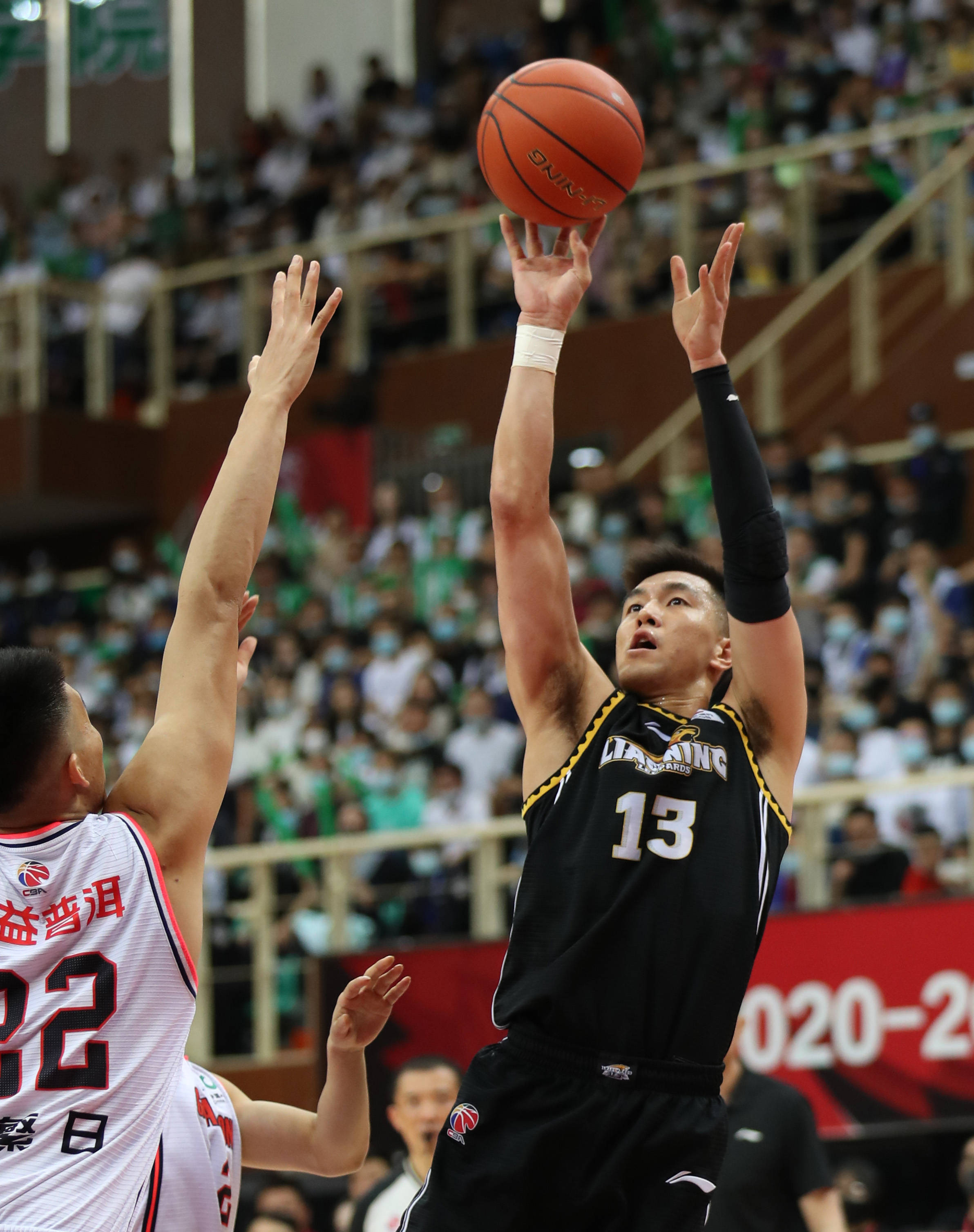 双方球员在 双方球员在